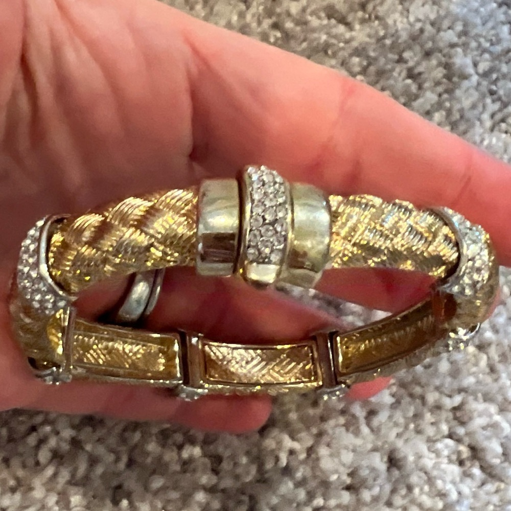 SATIN GOLD PLATE WOVEN TEXTURED
BRACELET CRYSTAL STATIONS - Picture 4 of 8